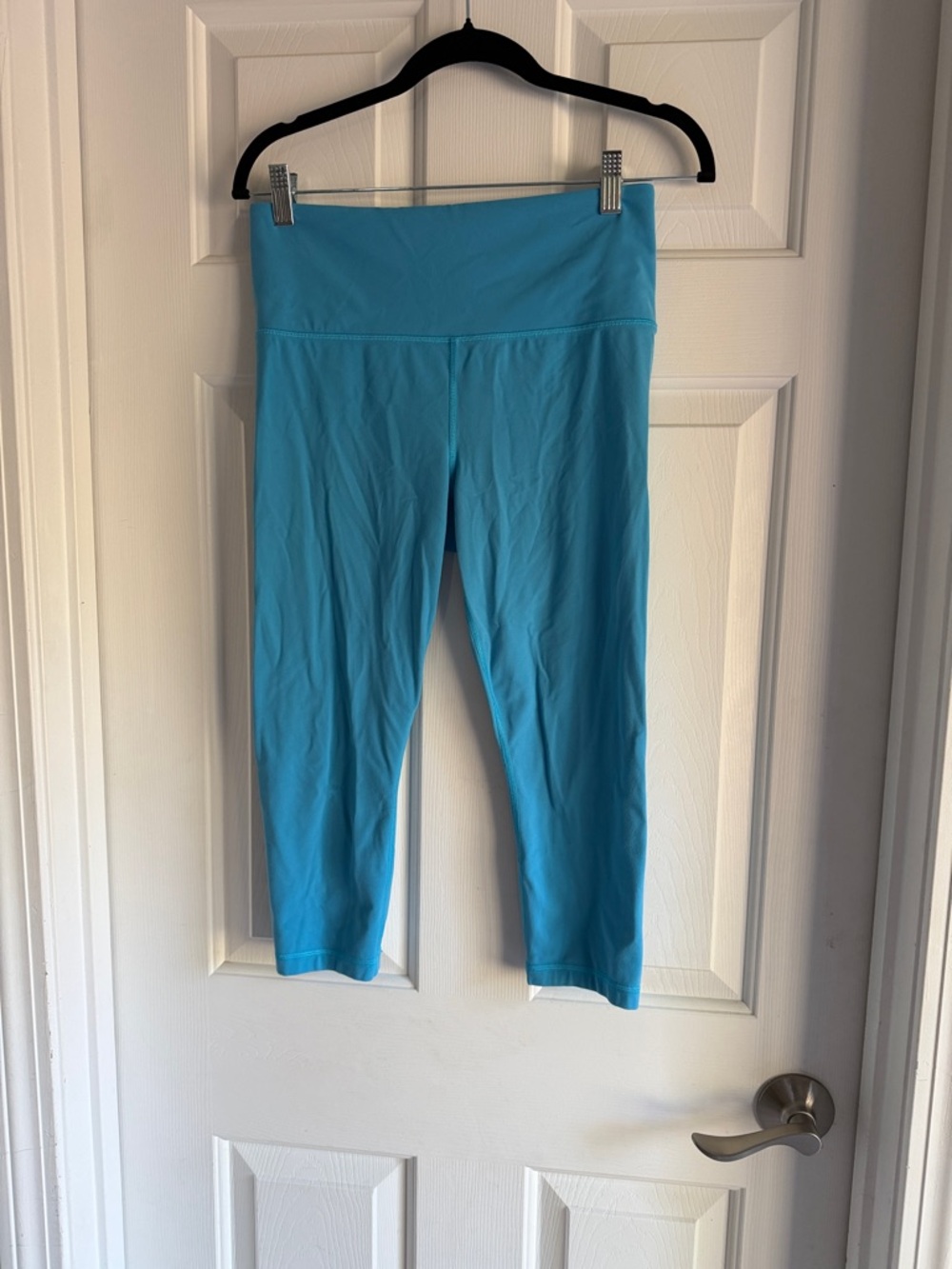 Athleta Elation Turquoise Capri Leggings